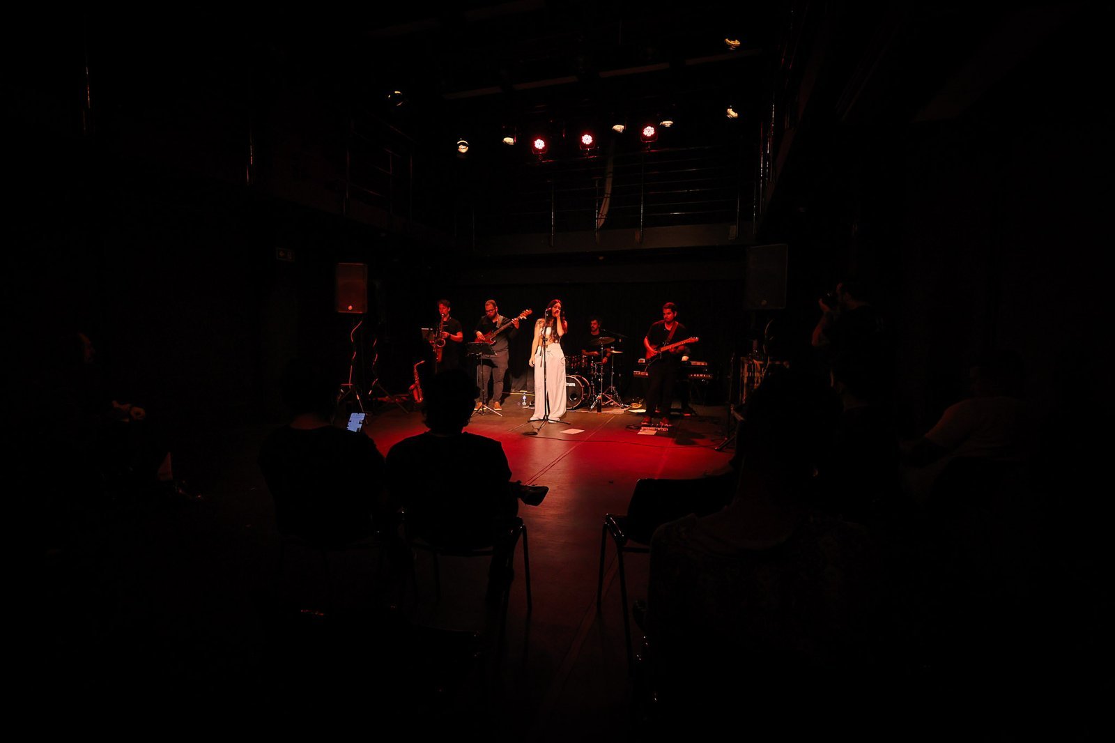 SP Música, show de lançamento do EP “Efêmero” de Juliane Hooper, a sede Roosevelt da SP Escola de Teatro. (12/04/2025) | Foto: Clara Silva
