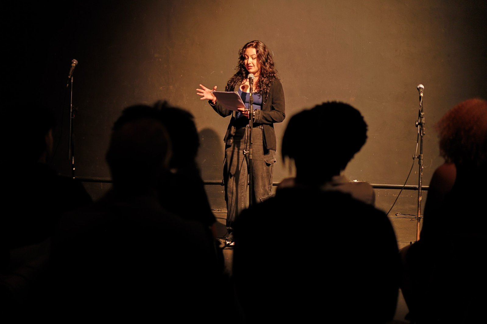 Primeiro dia do Cena Única, mostra dos estudantes de Dramaturgia da SP Escola de Teatro. (6/5/2025). | Foto: Clara Silva