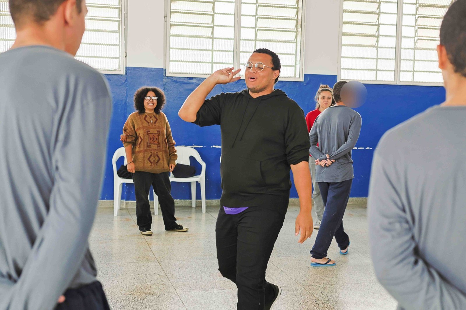 Oficina de teatro na Fundação Casa Juquiá, a partir da contrapartida dos alunos bolsistas do Programa Oportunidades. (29/04/2025). | Foto: Clara Silva.