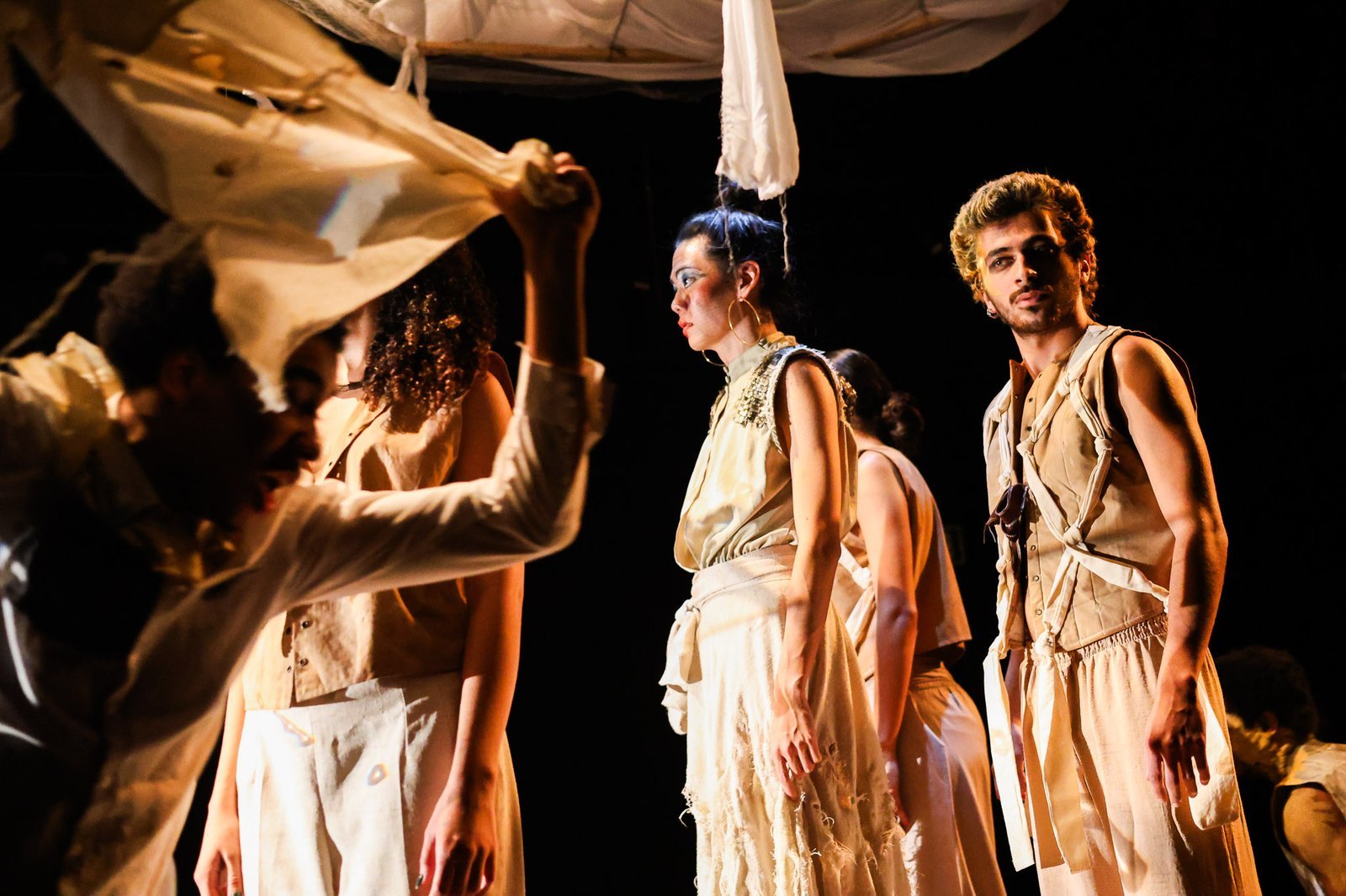 Experimento II do grupo N1 Amarelo, do segundo semestre de 2025, na SP Escola de Teatro. | Foto: Clara Silva.