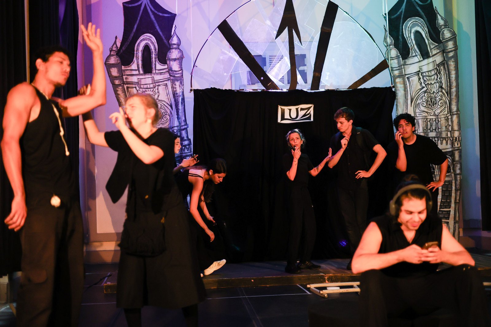 Experimento II do grupo N1 Vermelho, do segundo semestre de 2025, na SP Escola de Teatro. | Foto: Clara Silva.