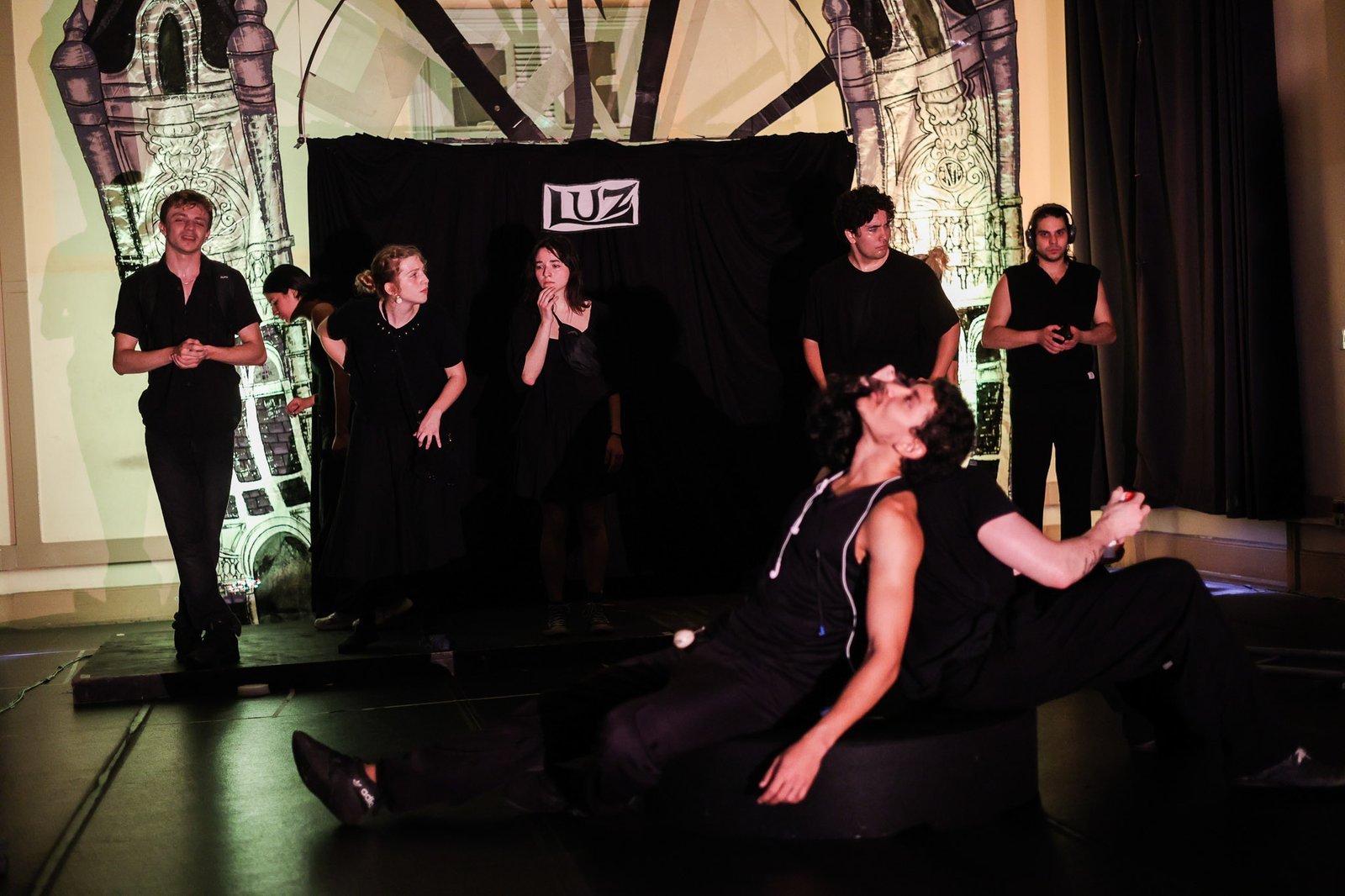 Experimento II do grupo N1 Vermelho, do segundo semestre de 2025, na SP Escola de Teatro. | Foto: Clara Silva.