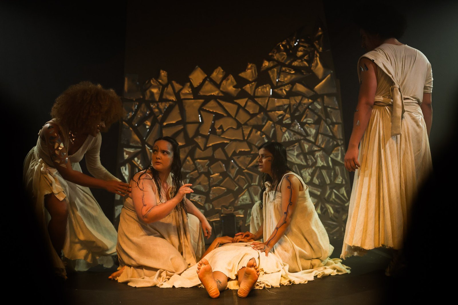 Experimento II do grupo N2 Amarelo, do segundo semestre de 2025, na SP Escola de Teatro. | Foto: Clara Silva.