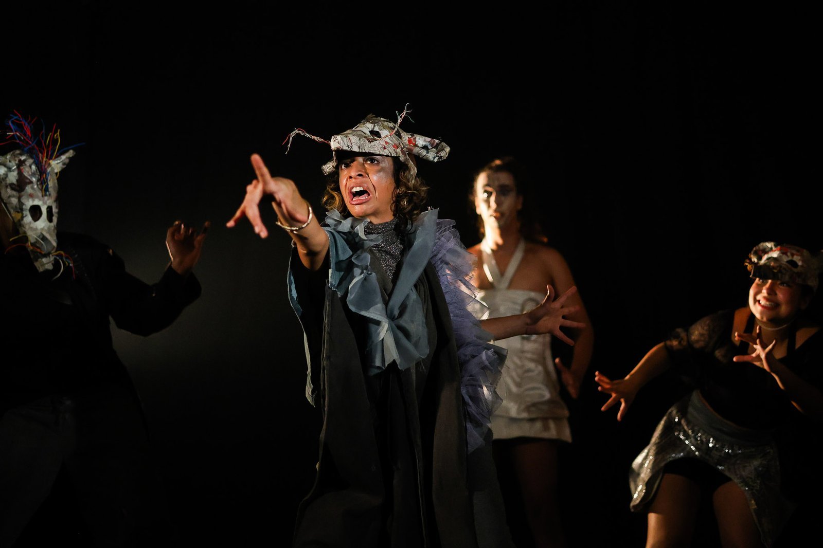 Experimento II do grupo N3 Vermelho, do segundo semestre de 2025, na SP Escola de Teatro. | Foto: Clara Silva.