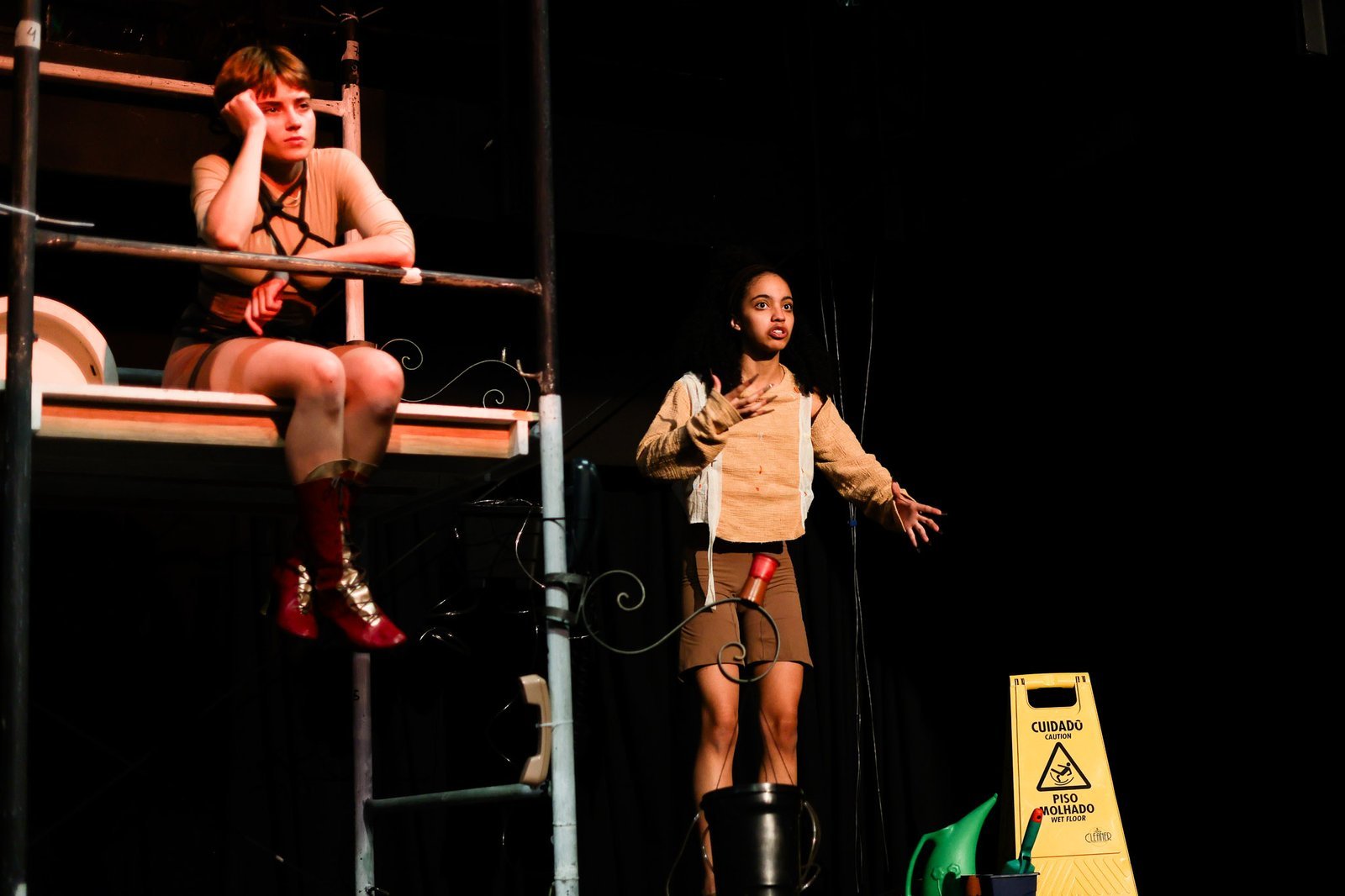 Experimento II do grupo N4 Amarelo, do segundo semestre de 2025, na SP Escola de Teatro. | Foto: Clara Silva.