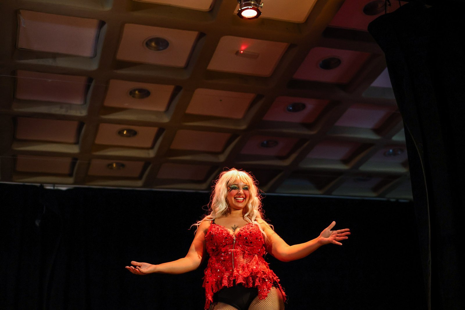 Experimento II do grupo N4 Vermelho, do segundo semestre de 2025, na SP Escola de Teatro. | Foto: Clara Silva.