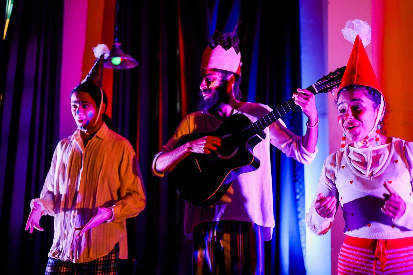 Experimento II do grupo N5 Vermelho, do segundo semestre de 2025, na SP Escola de Teatro. | Foto: Clara Silva.