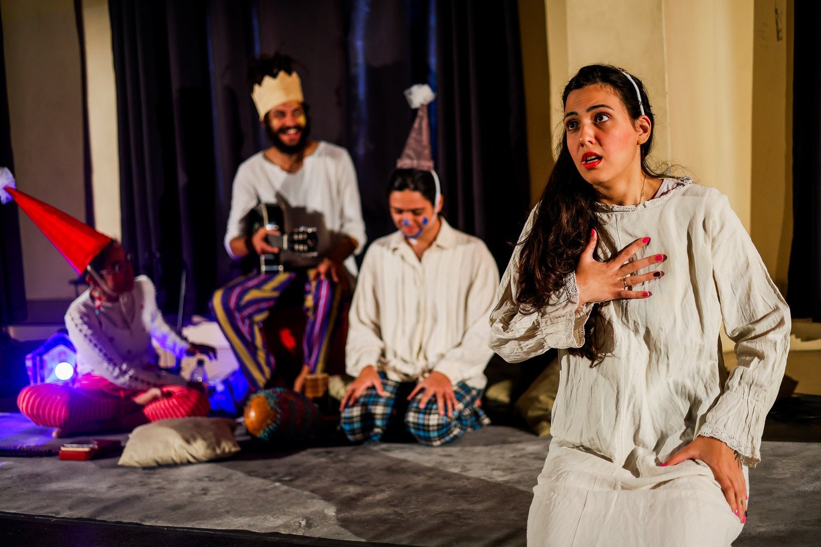 Experimento II do grupo N5 Vermelho, do segundo semestre de 2025, na SP Escola de Teatro. | Foto: Clara Silva.