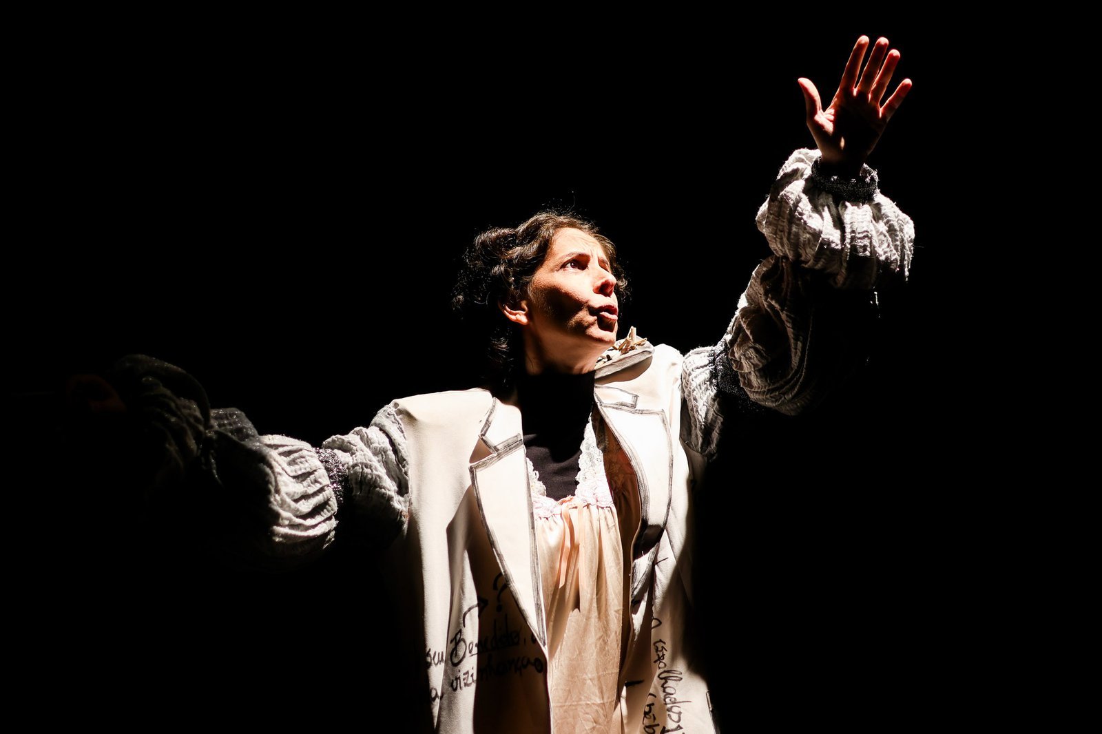 Experimento II do grupo N8 Amarelo, do segundo semestre de 2025, na SP Escola de Teatro. | Foto: Clara Silva.