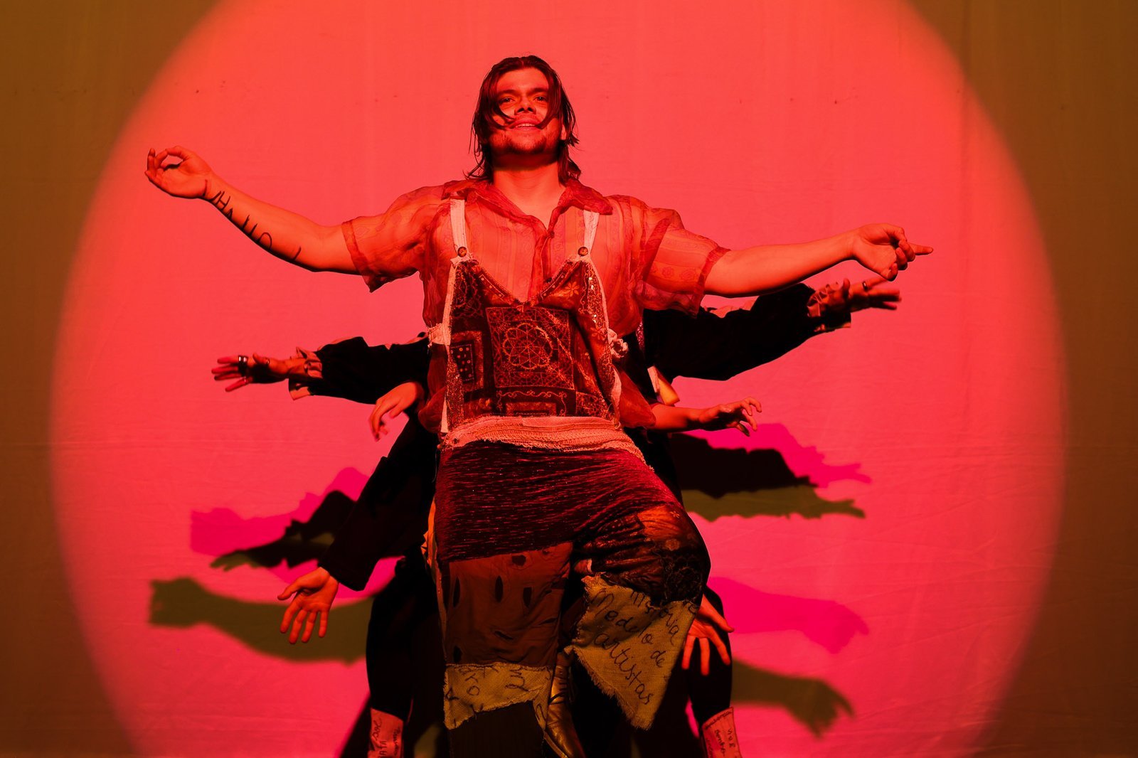 Experimento II do grupo N8 Amarelo, do segundo semestre de 2025, na SP Escola de Teatro. | Foto: Clara Silva.