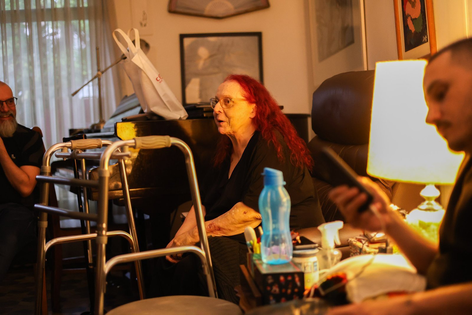 Cia Espaço em Branco em encontro com Cida Moreira, projeto do Ocupa Lab. (08/10/2025). | Foto: Clara Silva.